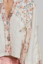 Load image into Gallery viewer, 5908- POL V NECK RELAXED FIT TOP W/FLORAL PRINT