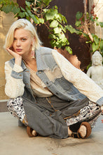 Load image into Gallery viewer, 4593- POL DENIM AND LACE SHACKET
