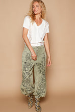 Load image into Gallery viewer, 5012- POL V NECK JERSEY T WITH LACE-WHITE
