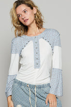 Load image into Gallery viewer, 4813- POL round neck ruffle sleeve fitted fit top -WHITE/BLUE
