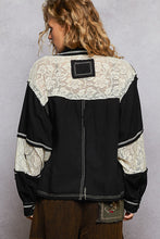 Load image into Gallery viewer, 5422- POL BALLOON SLEEVE DENIM AND PRINT SHACKET-BLACK
