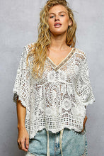 Load image into Gallery viewer, 6277- POL VNECK WITH BEADINGS CROCHET TOP-OFF WHITE
