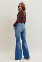 Load image into Gallery viewer, 5257-JUDY BLUE-Jaqueline New Flare Jeans

