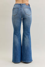 Load image into Gallery viewer, 5257-JUDY BLUE-Jaqueline New Flare Jeans
