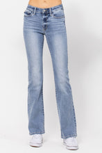 Load image into Gallery viewer, 4805- JUDY BLUE MID-RISE NON DISTRESSED BOOTCUT
