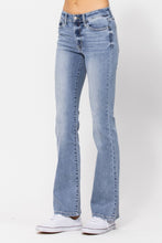 Load image into Gallery viewer, 4805- JUDY BLUE MID-RISE NON DISTRESSED BOOTCUT
