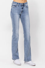 Load image into Gallery viewer, 4805- JUDY BLUE MID-RISE NON DISTRESSED BOOTCUT
