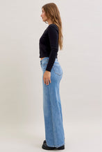 Load image into Gallery viewer, 5276- JUDY BLUE- MID RISE RETRO WIDE LEG JEANS
