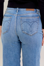 Load image into Gallery viewer, 5276- JUDY BLUE- MID RISE RETRO WIDE LEG JEANS
