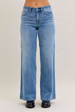 Load image into Gallery viewer, 5276- JUDY BLUE- MID RISE RETRO WIDE LEG JEANS
