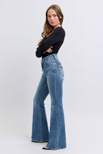 Load image into Gallery viewer, 4809- JUDY BLUE DOUBLE BUTTON HR FLARE
