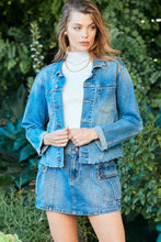 Load image into Gallery viewer, 3698- Raw Hem Cropped Denim Jacket
