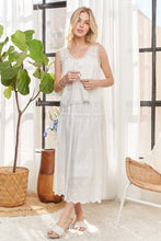 Load image into Gallery viewer, 5165- Sleevless Solid Top-WHITE
