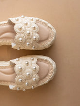 Load image into Gallery viewer, 6138- The Candice | Ivory Floral Raffia Platform Slide
