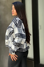 Load image into Gallery viewer, 4606-Drop Shoulder Cropped Plaid Shacket -BK/WT
