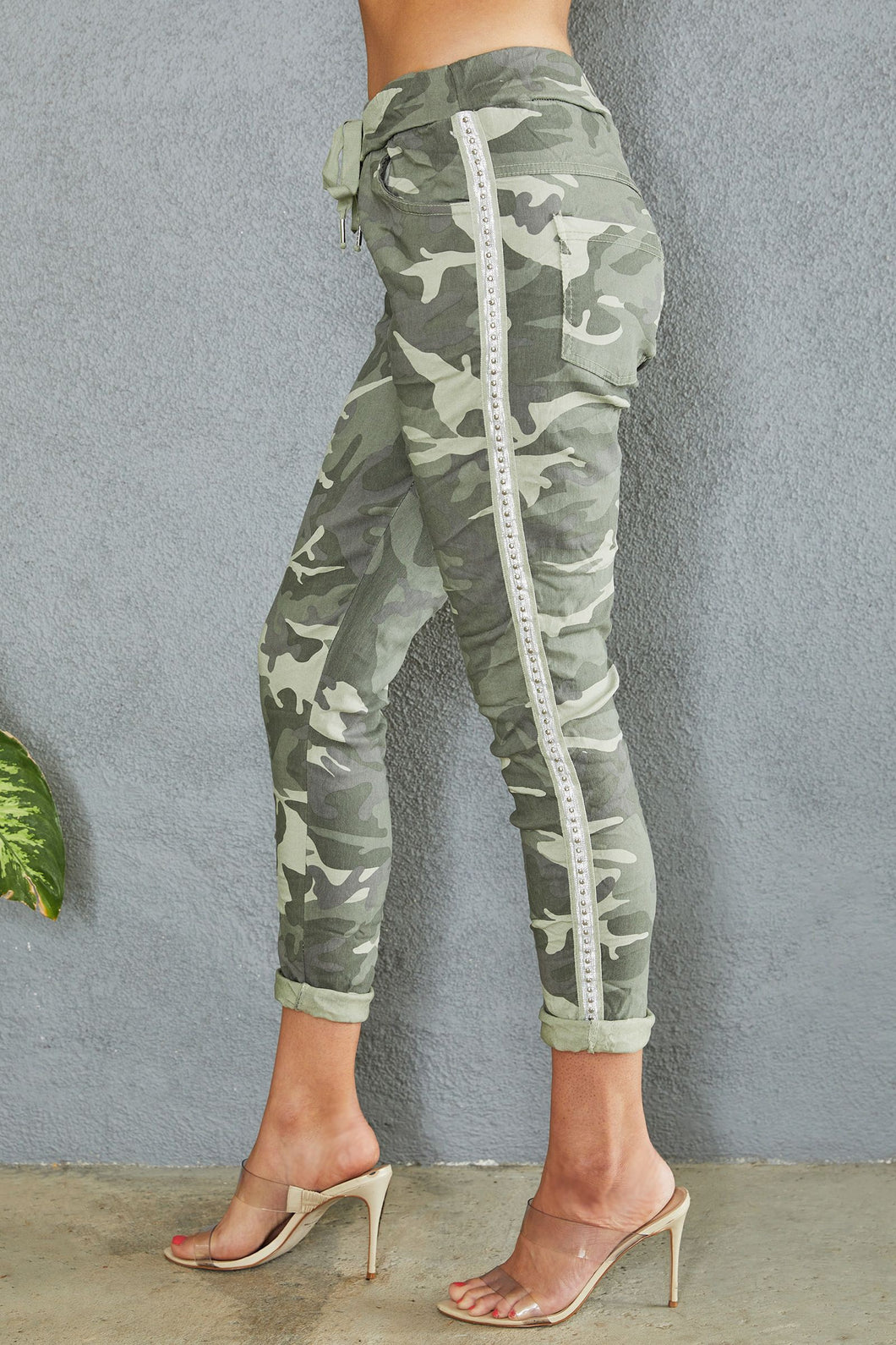 4514-CAMOUFLAGE CRINKLE JOGGER WITH STUD