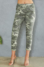 Load image into Gallery viewer, 4514-CAMOUFLAGE CRINKLE JOGGER WITH STUD
