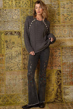 Load image into Gallery viewer, 3918-Pearl button closures aran knit pullover sweater
