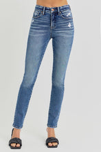 Load image into Gallery viewer, 4571- RISEN TUMMY CONTROL HIGH RISE ANKLE SLIM SKINNY JEANS
