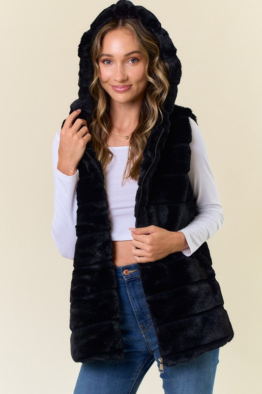 4687-Hooded Slvless Faux Fur Vest