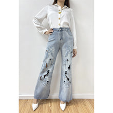Load image into Gallery viewer, 6532-Floral Applique Wide Leg Jeans
