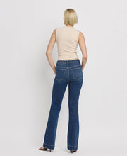 Load image into Gallery viewer, 4526 - VERVET-HIGH RISE Trouser Hem Bootcut Jeans
