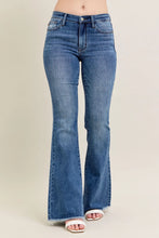 Load image into Gallery viewer, 5280- JUDY BLUE-MID RISE Vintage Wash Flare w/Fray Hem
