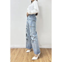 Load image into Gallery viewer, 6532-Floral Applique Wide Leg Jeans
