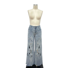 Load image into Gallery viewer, 6532-Floral Applique Wide Leg Jeans
