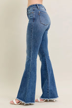 Load image into Gallery viewer, 5280- JUDY BLUE-MID RISE Vintage Wash Flare w/Fray Hem
