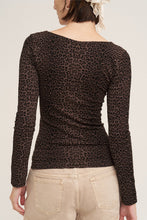 Load image into Gallery viewer, 6674- Leopard Scoop Neck Ls Top-FRENCH ROAST
