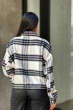 Load image into Gallery viewer, 4606-Drop Shoulder Cropped Plaid Shacket -BK/WT
