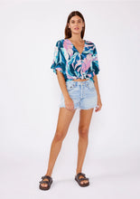 Load image into Gallery viewer, 5193-Short Sleeve V-Neck Tropical Leaf Knot Top

