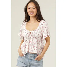 Load image into Gallery viewer, 6253- Hanky Hem Short Sleeve Printed Top
