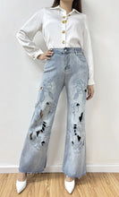 Load image into Gallery viewer, 6532-Floral Applique Wide Leg Jeans
