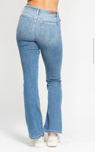 Load image into Gallery viewer, 4533- JUDY BLUE- HW Classic Contrast Wash Bootcut
