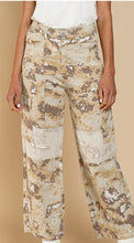 Load image into Gallery viewer, 4555- POL CAMO PATCH POCKET PANTS
