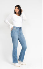 Load image into Gallery viewer, 4533- JUDY BLUE- HW Classic Contrast Wash Bootcut
