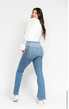 Load image into Gallery viewer, 4533- JUDY BLUE- HW Classic Contrast Wash Bootcut
