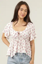 Load image into Gallery viewer, 6253- Hanky Hem Short Sleeve Printed Top
