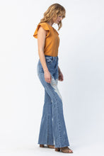 Load image into Gallery viewer, 3831- JUDY BLUE- HIGH RISE DISTRESSED FLARES
