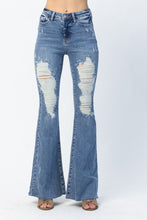 Load image into Gallery viewer, 3831- JUDY BLUE- HIGH RISE DISTRESSED FLARES
