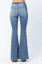 Load image into Gallery viewer, 3831- JUDY BLUE- HIGH RISE DISTRESSED FLARES
