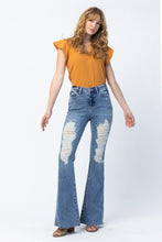 Load image into Gallery viewer, 3831- JUDY BLUE- HIGH RISE DISTRESSED FLARES
