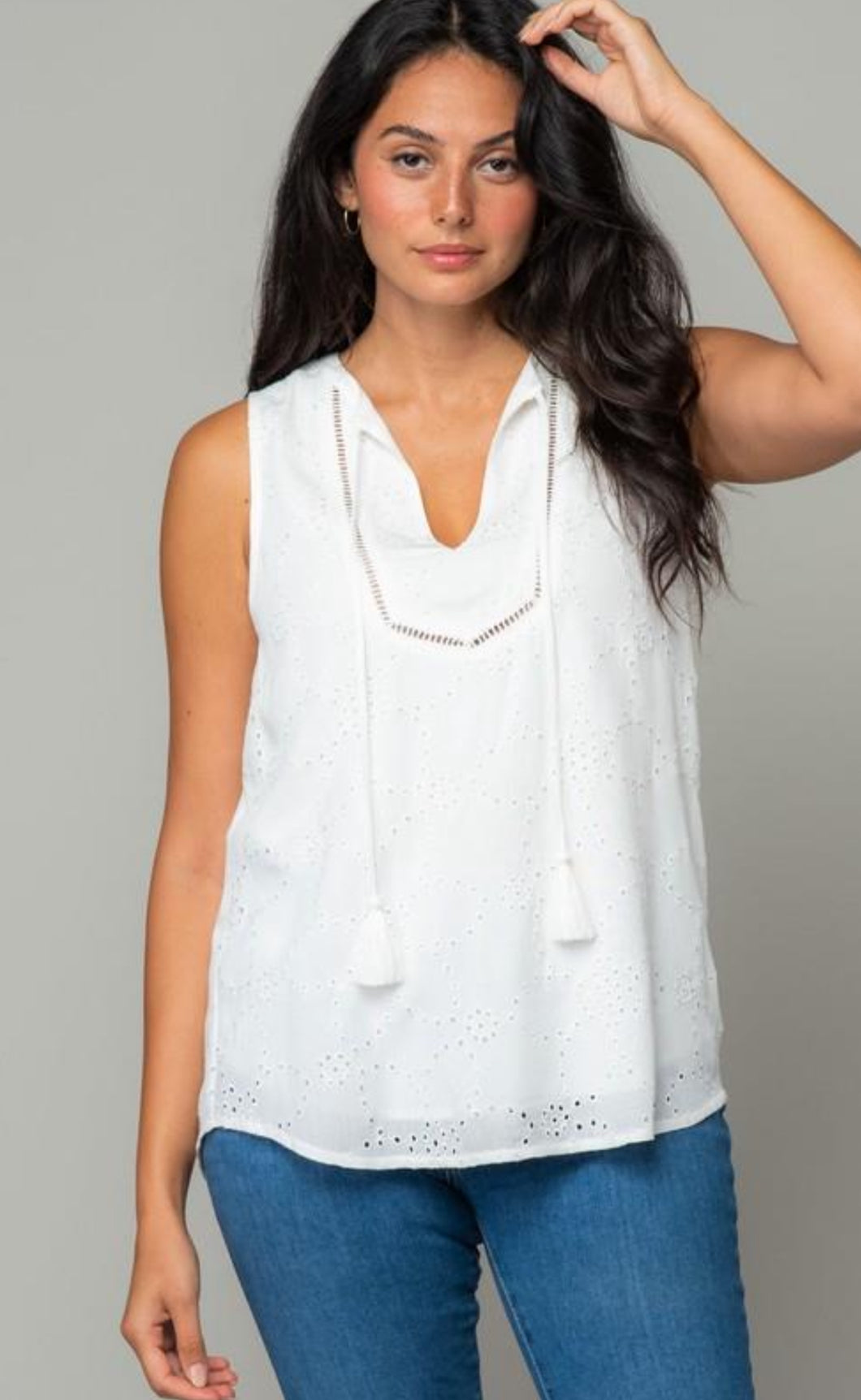 5029- WHITE LACE SLEEVELESS TOP WITH TIE