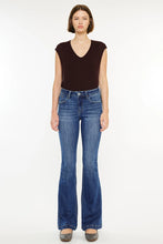 Load image into Gallery viewer, 5256- KAN CAN  -PETITE Mid Rise Flare JEANS
