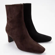 Load image into Gallery viewer, 6426- Pointed Square Toe Center-Seam Ankle Boots-BLACK
