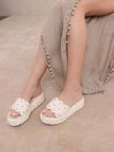 Load image into Gallery viewer, 6138- The Candice | Ivory Floral Raffia Platform Slide
