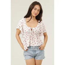 Load image into Gallery viewer, 6253- Hanky Hem Short Sleeve Printed Top
