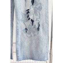 Load image into Gallery viewer, 6532-Floral Applique Wide Leg Jeans
